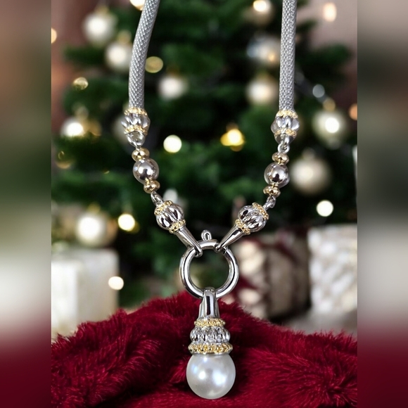 Beautiful Silver, Gold & Pearl Necklace & Earring Set - Picture 4 of 5